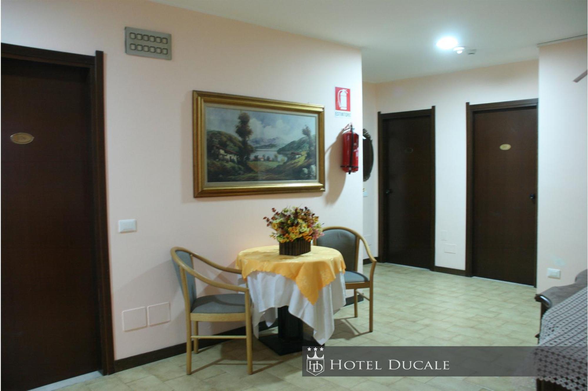 Hotel Ducale Vigevano Esterno foto