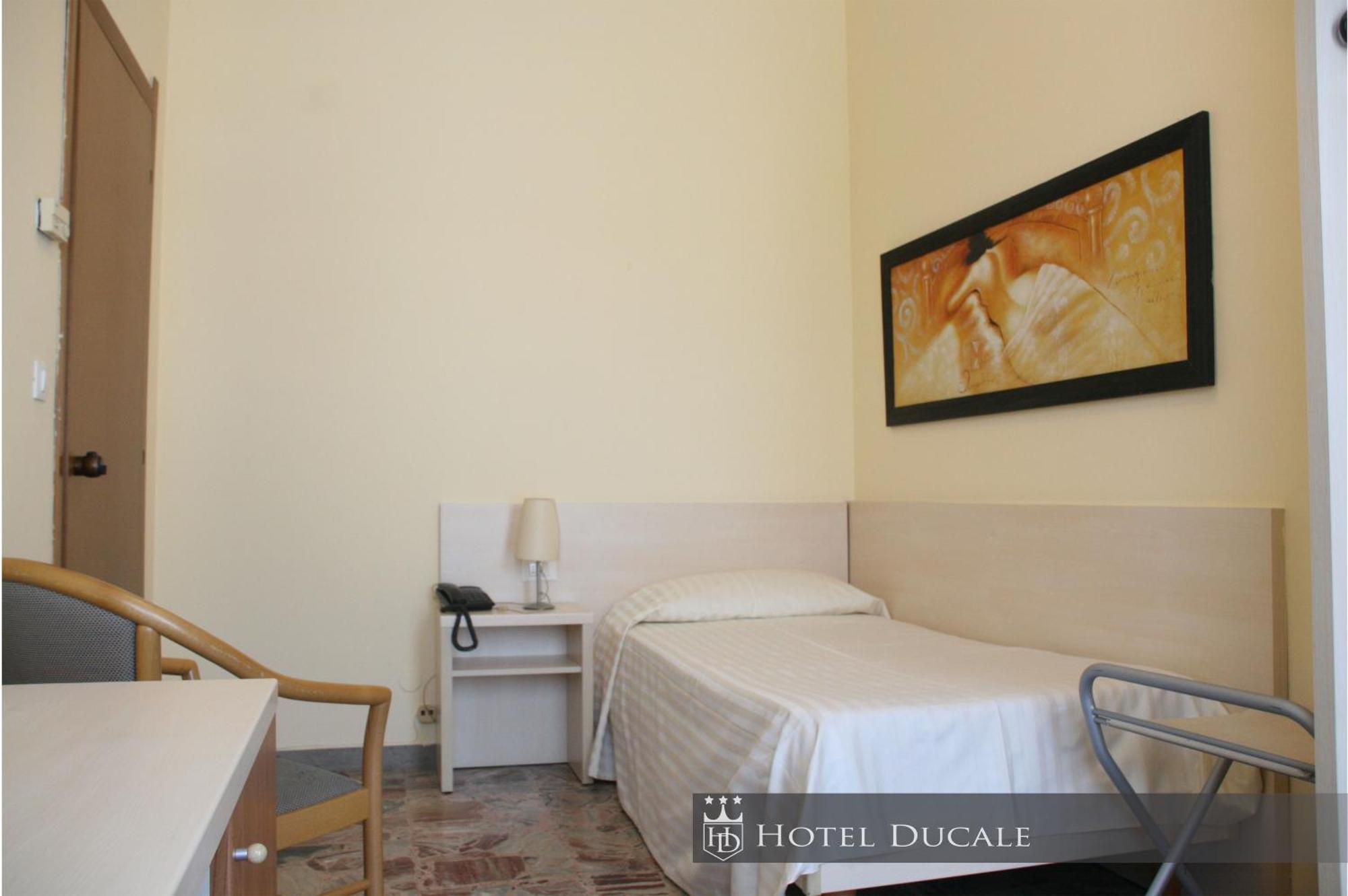 Hotel Ducale Vigevano Esterno foto
