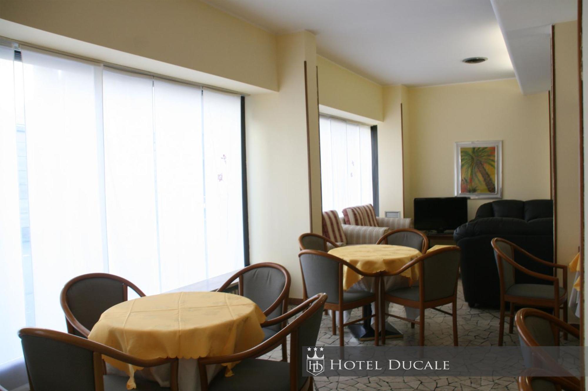 Hotel Ducale Vigevano Esterno foto