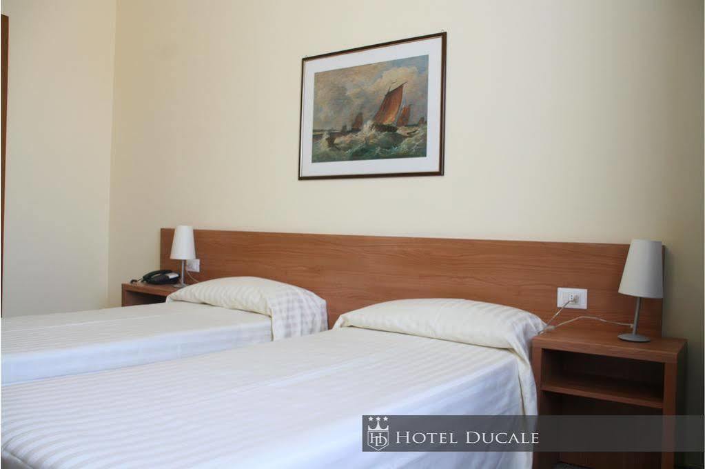 Hotel Ducale Vigevano Esterno foto